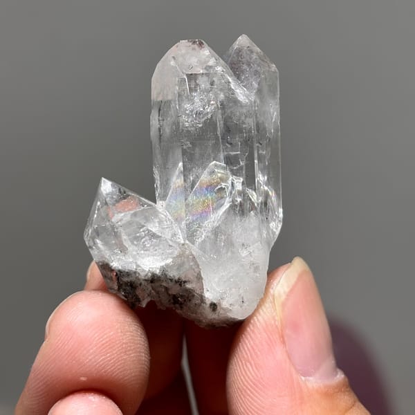 Mid freestanding Xuebaoding quartz — alternate view