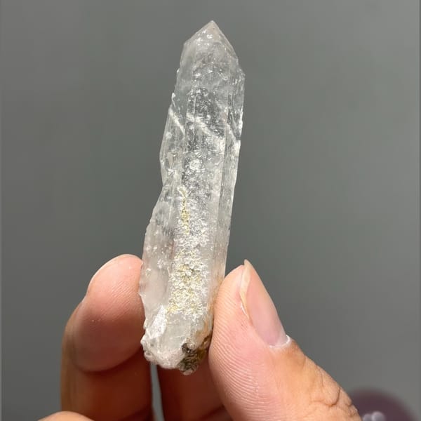 Tall tip-chip Xuebaoding quartz — alternate view