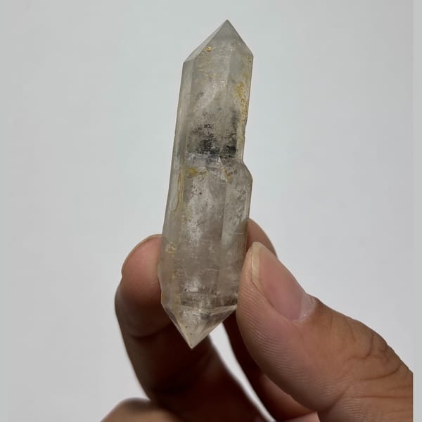 Handheld DT Yunnan quartz — complete view