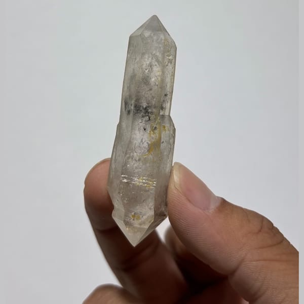Handheld DT Yunnan quartz — detail view