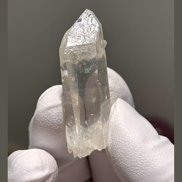 Interference-mark Xuebaoding quartz — complete view