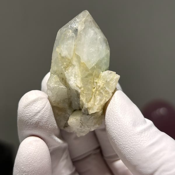 Mid tip-chip Xuebaoding quartz — detail view