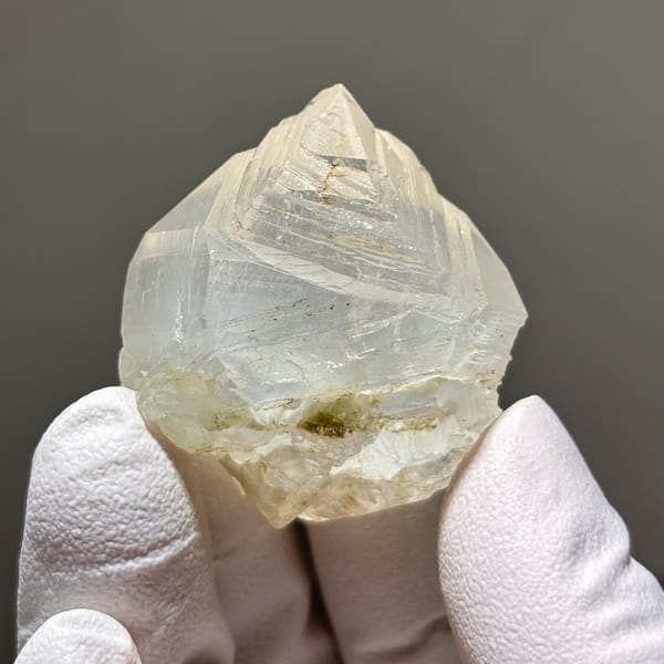 Rabbit-hair interference Sichuan quartz — complete view
