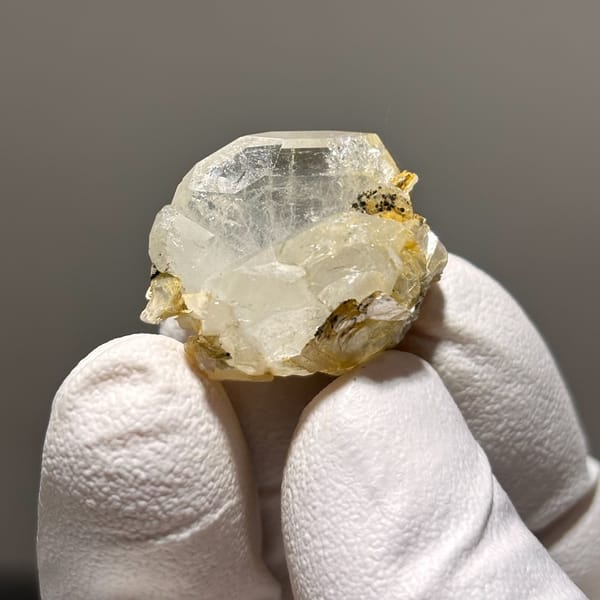 Xuebaoding aquamarine with mica D — alternate view