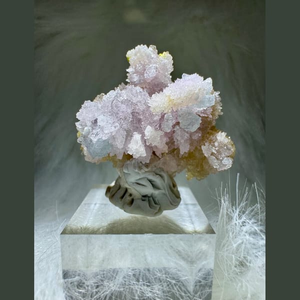 Purple Creedite with Yellow Inclusions 3.0 cm — complete view