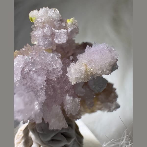 Purple Creedite with Yellow Inclusions 3.0 cm — detail view