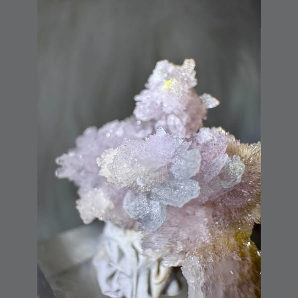 Purple Creedite with Yellow Inclusions 3.0 cm — detail view
