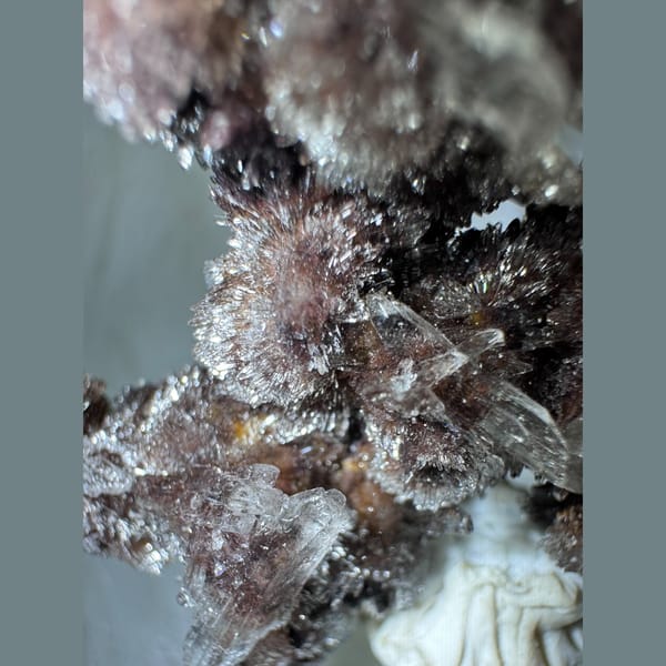 Brown Creedite Cluster 5.0 cm — detail view