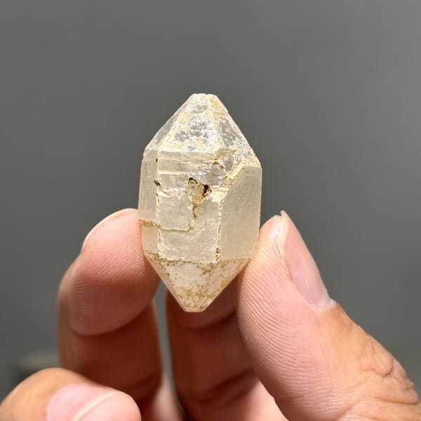 Snowflake Old-Skin Sketch Quartz Yunnan 3.6 cm — detail view