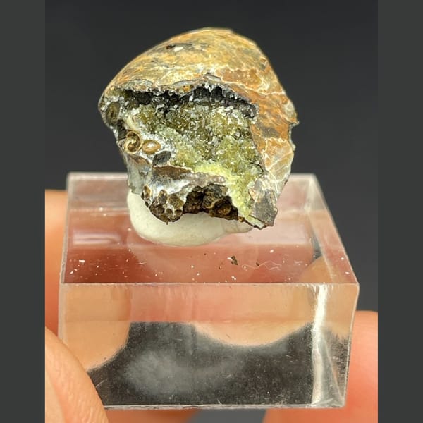 Yellow stewartite from Yunnan — alternate view