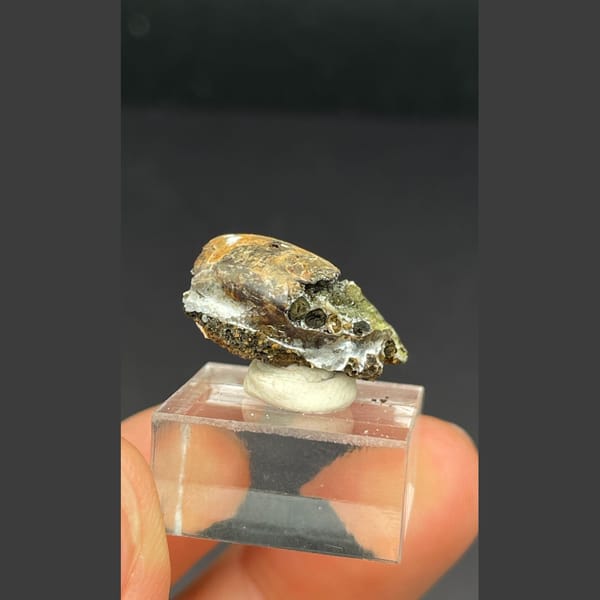 Yellow stewartite from Yunnan — detail view