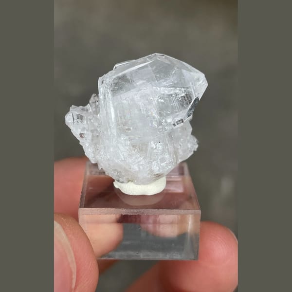 Chain suture quartz from Pakistan — complete view