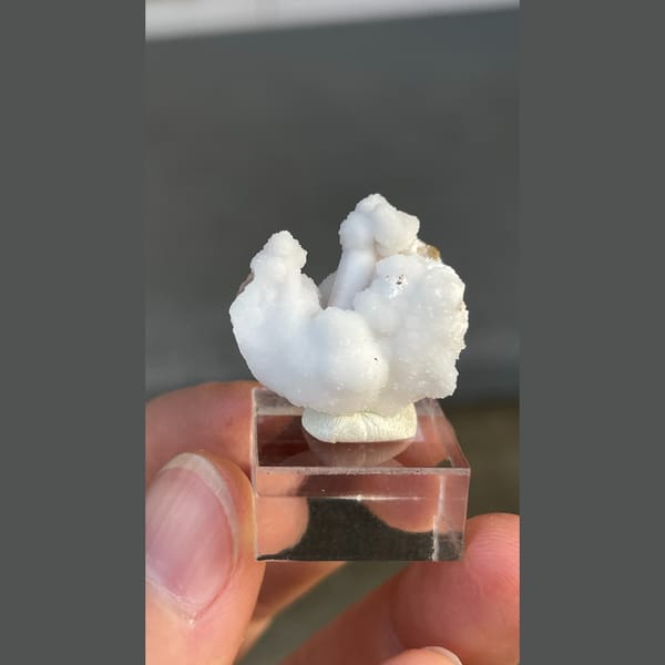 Dolomite-coated quartz from Jinkouhe — complete view