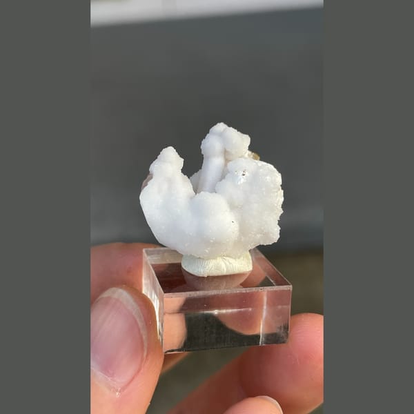 Dolomite-coated quartz from Jinkouhe — alternate view