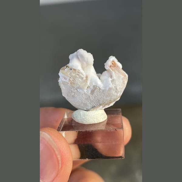 Dolomite-coated quartz from Jinkouhe — detail view
