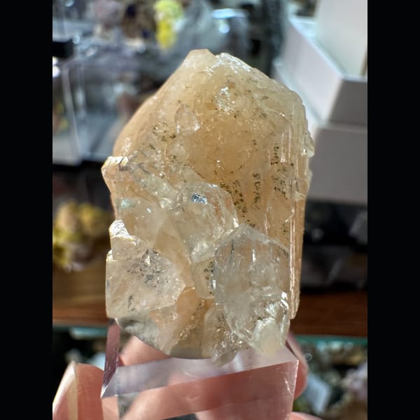 Small Apophyllite with Zeolite India 3.0 cm — detail view