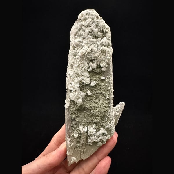 Chlorite quartz with petal calcite from Inner Mongolia — complete view
