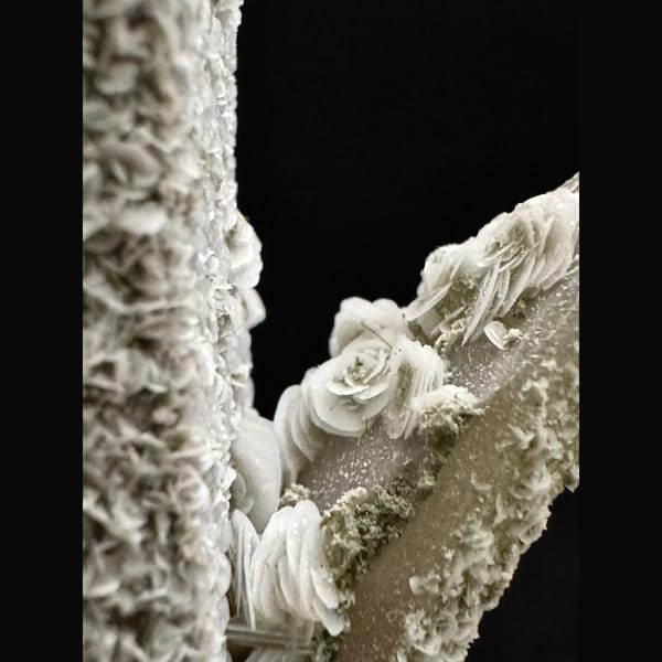 Chlorite quartz with petal calcite from Inner Mongolia — detail view