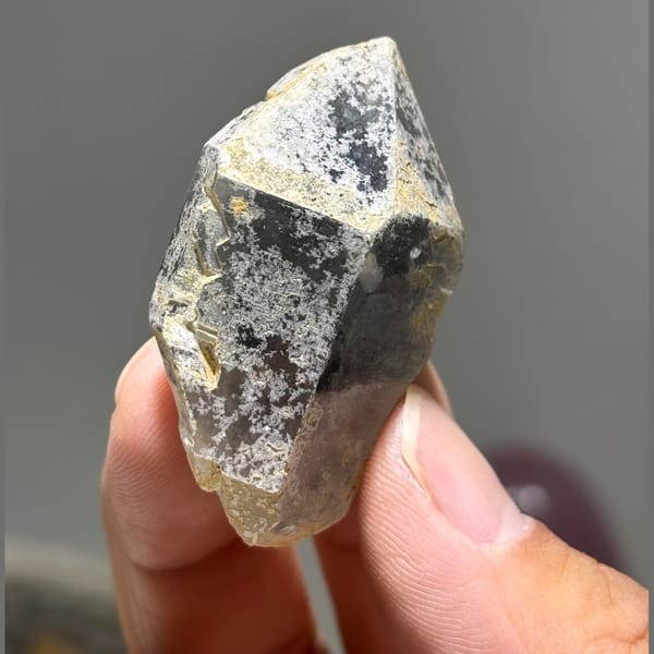 Snowflake Old-Skin Sparkle Quartz Yunnan 4.8 cm — alternate view