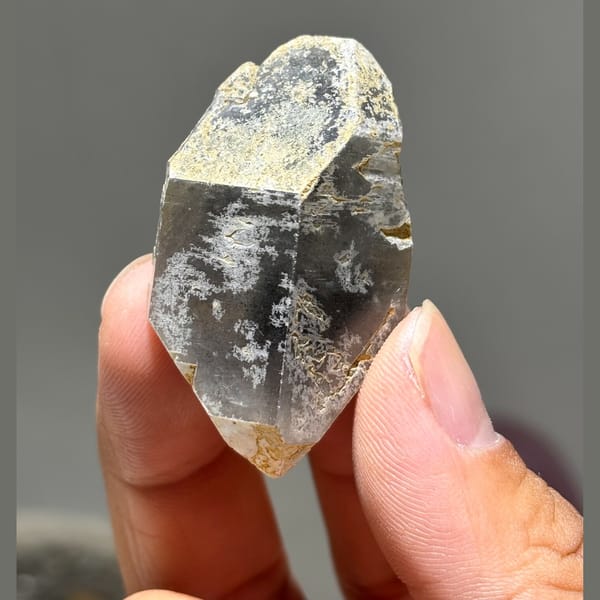 Snowflake Old-Skin Sparkle Quartz Yunnan 4.8 cm — alternate view
