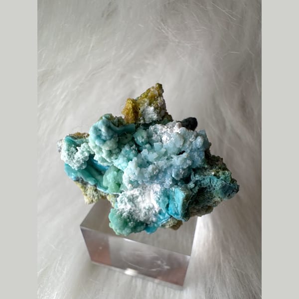 Blue-White and Green Gibbsite Guizhou 3.5 cm — alternate view