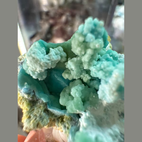 Blue-White and Green Gibbsite Guizhou 3.5 cm — detail view