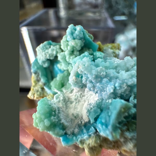 Blue-White and Green Gibbsite Guizhou 3.5 cm — detail view