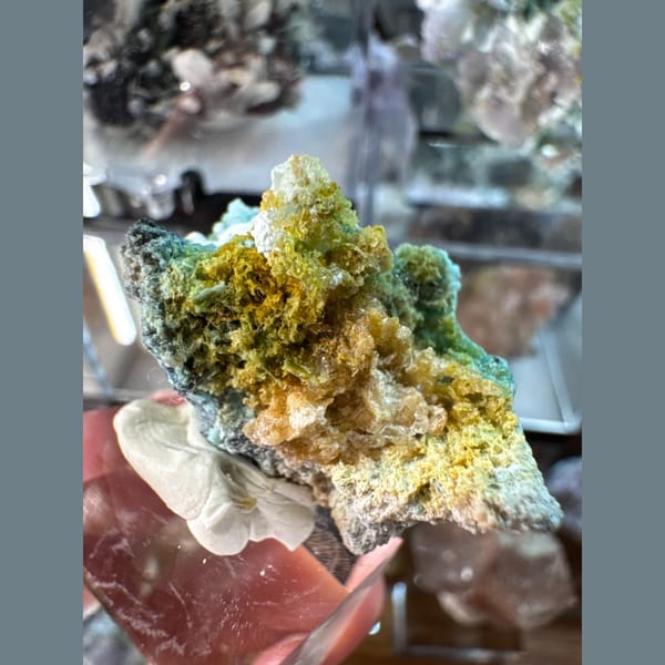 Blue-White and Green Gibbsite Guizhou 3.5 cm — detail view