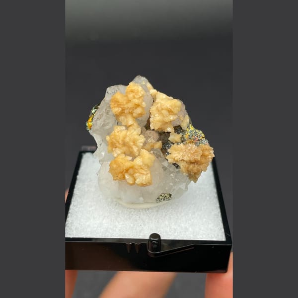 Creamy dolomite balls on quartz with chalcopyrite and pyrite from Jiangxi — detail view