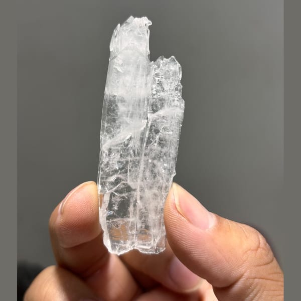 Flat Quartz Crystal Xuebaoding 7.3 cm — complete view