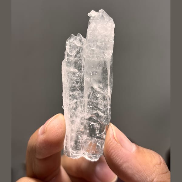 Flat Quartz Crystal Xuebaoding 7.3 cm — alternate view