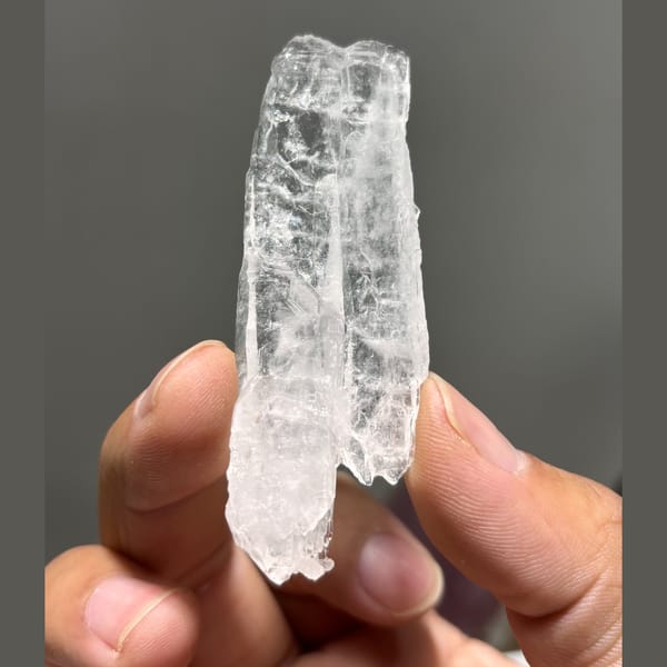 Flat Quartz Crystal Xuebaoding 7.3 cm — alternate view