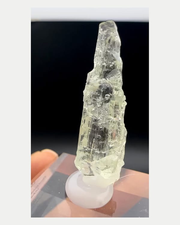 Complete left oblique view of etched heliodor crystal