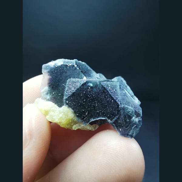 Purple fluorite with mica — alternate view