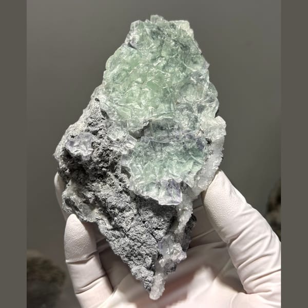 Fluorite Fujian 13.8 cm — complete view
