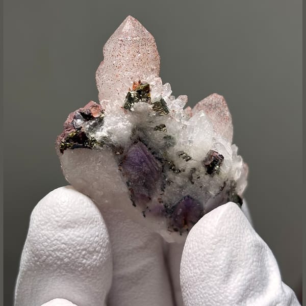 Red Quartz with Pyrite Jiangxi 3.7 cm — detail view
