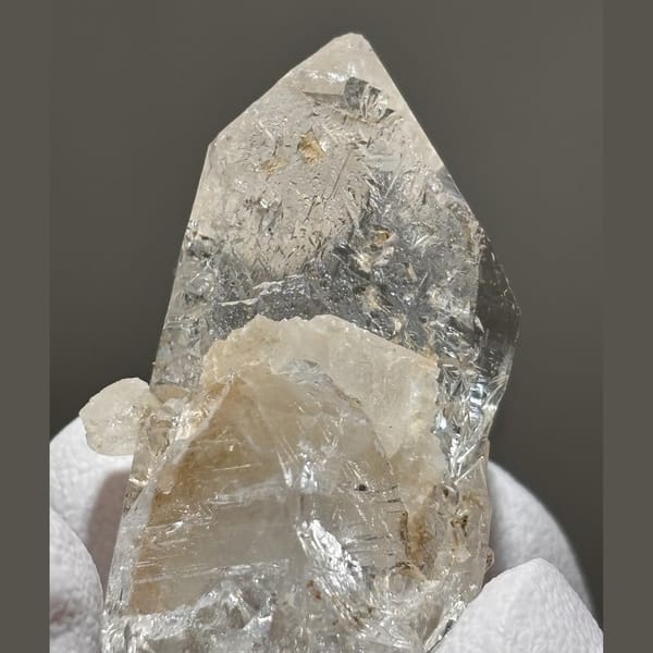 Quartz Point Xuebaoding 3.8 cm — alternate view