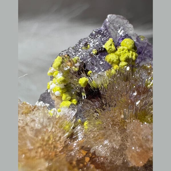 Creedite with Carlhintzeite and Fluorite 2.5 cm — detail view