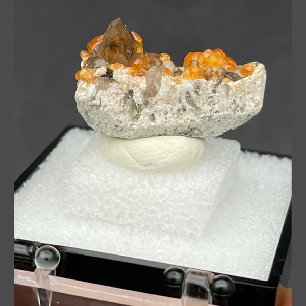 Garnet with smoky quartz from Fujian — detail view