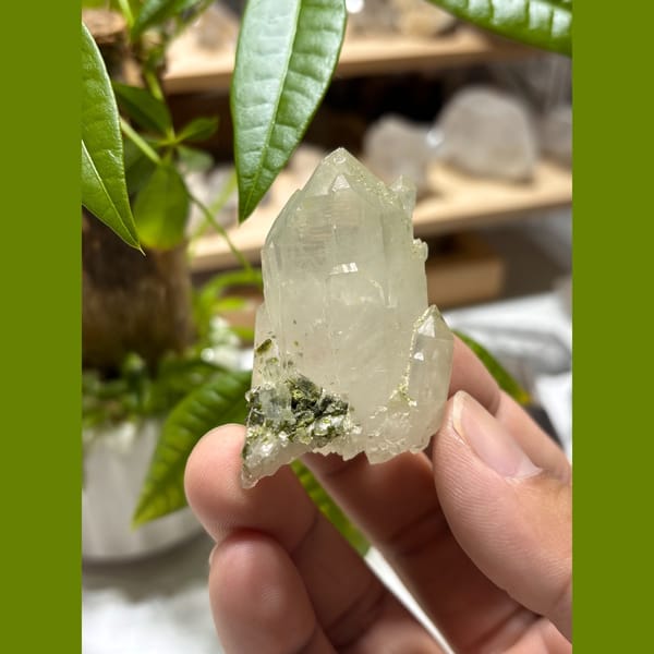 Epidote Quartz Floater Meigu, Sichuan 4.8 cm — alternate view