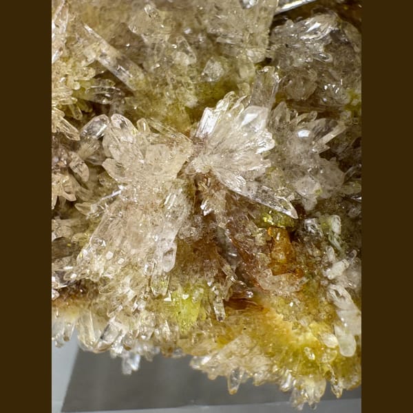 Clear-Yellow Creedite with Carlhintzeite 3.5 cm — detail view