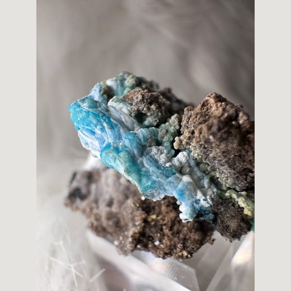 Blue Gibbsite with White Waves Guizhou 3.2 cm — detail view