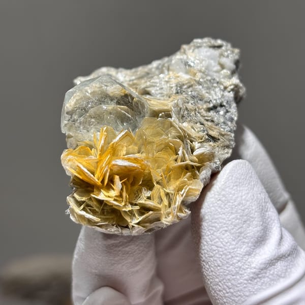 Aquamarine with Mica Xuebaoding 5.0 cm — alternate view