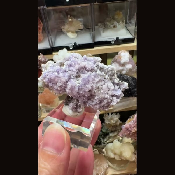 Fuzzy Purple Creedite 5.5 cm — complete view
