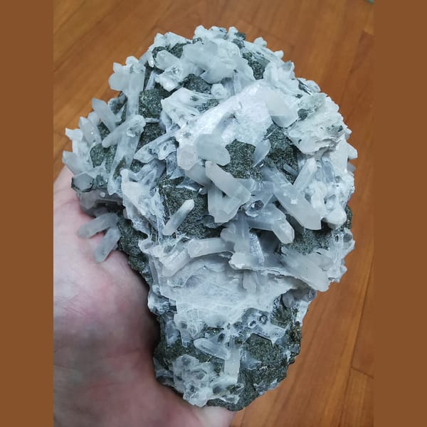 Large green andradite with interference quartz and calcite plates — complete view