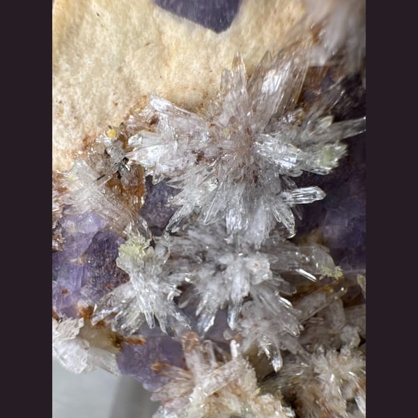 Creedite Starbursts on Purple Fluorite 5.5 cm — detail view