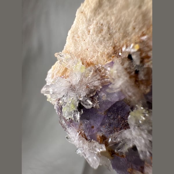 Creedite Starbursts on Purple Fluorite 5.5 cm — detail view