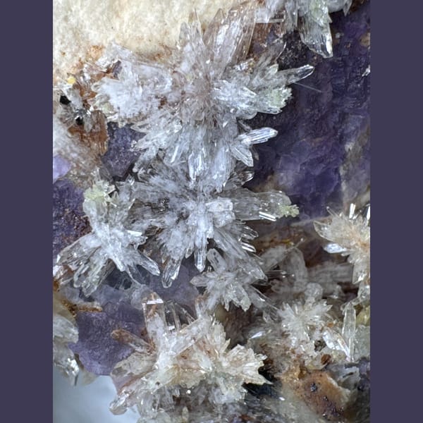 Creedite Starbursts on Purple Fluorite 5.5 cm — detail view