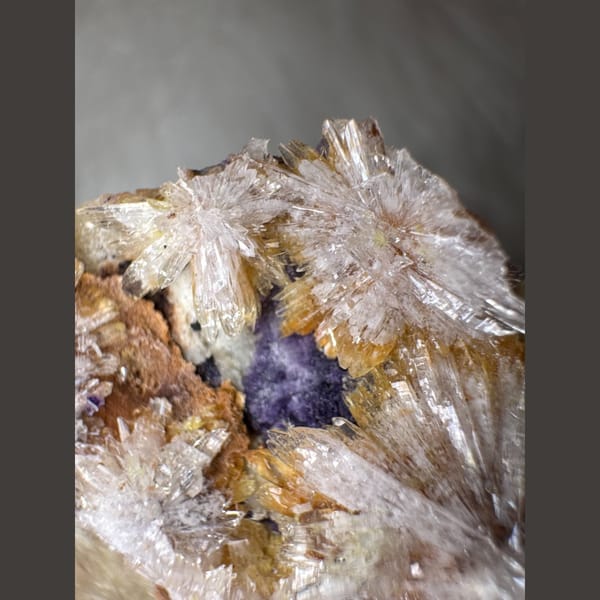 Creedite Starbursts on Purple Fluorite 5.5 cm — detail view