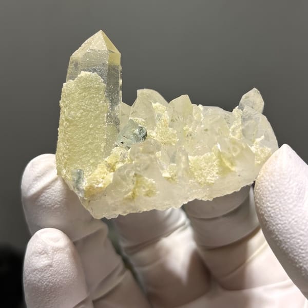Quartz with Fluorite Yaogangxian 5.7 cm — complete view
